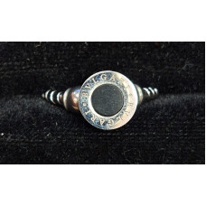 Елегантен стоманен пръстен с черен камък и луксозен дизайн - 9208