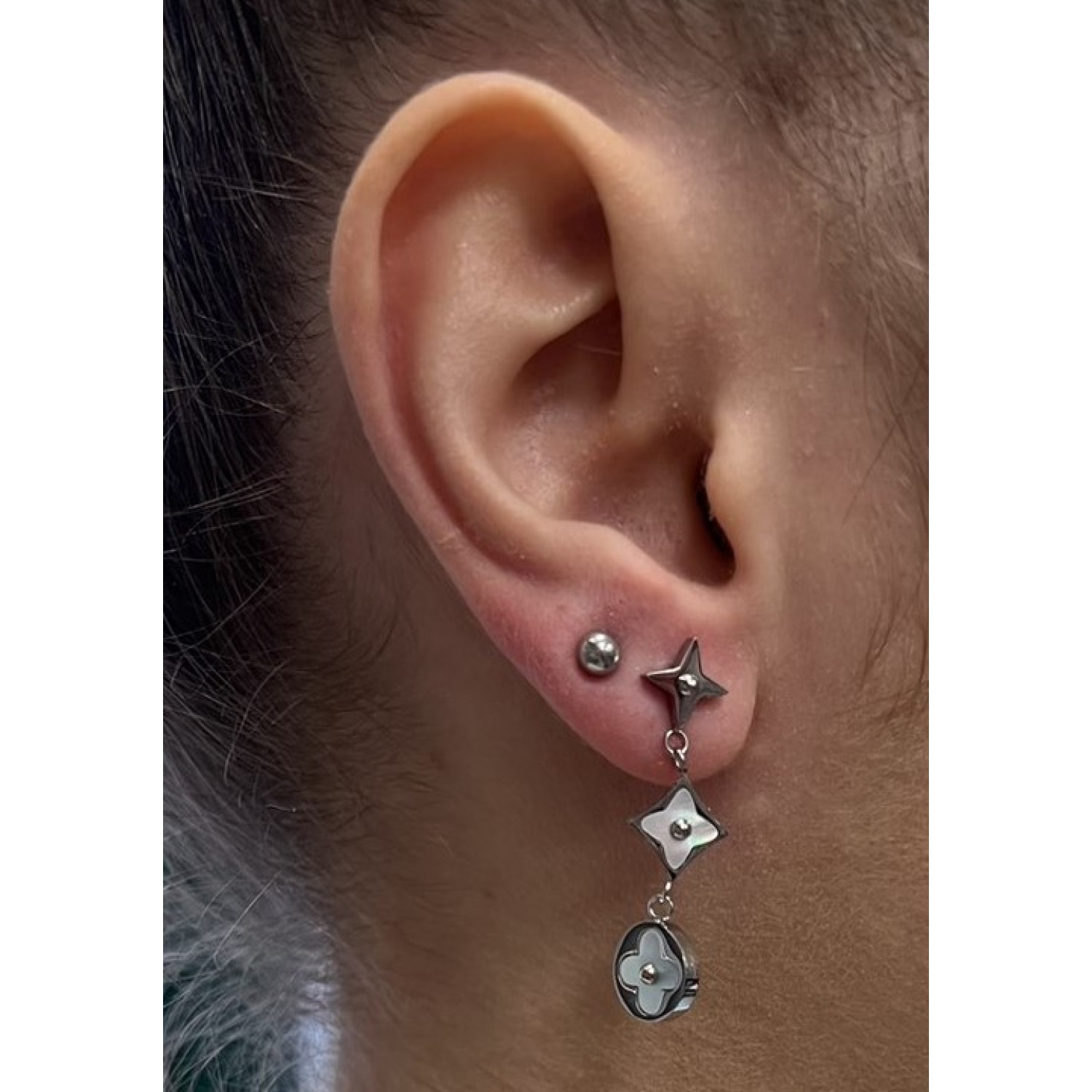 Сребристи стоманени обеци, висящи със седефени елементи - 5018 Сребристи стоманени обеци, висящи със седефени елементи - 5018