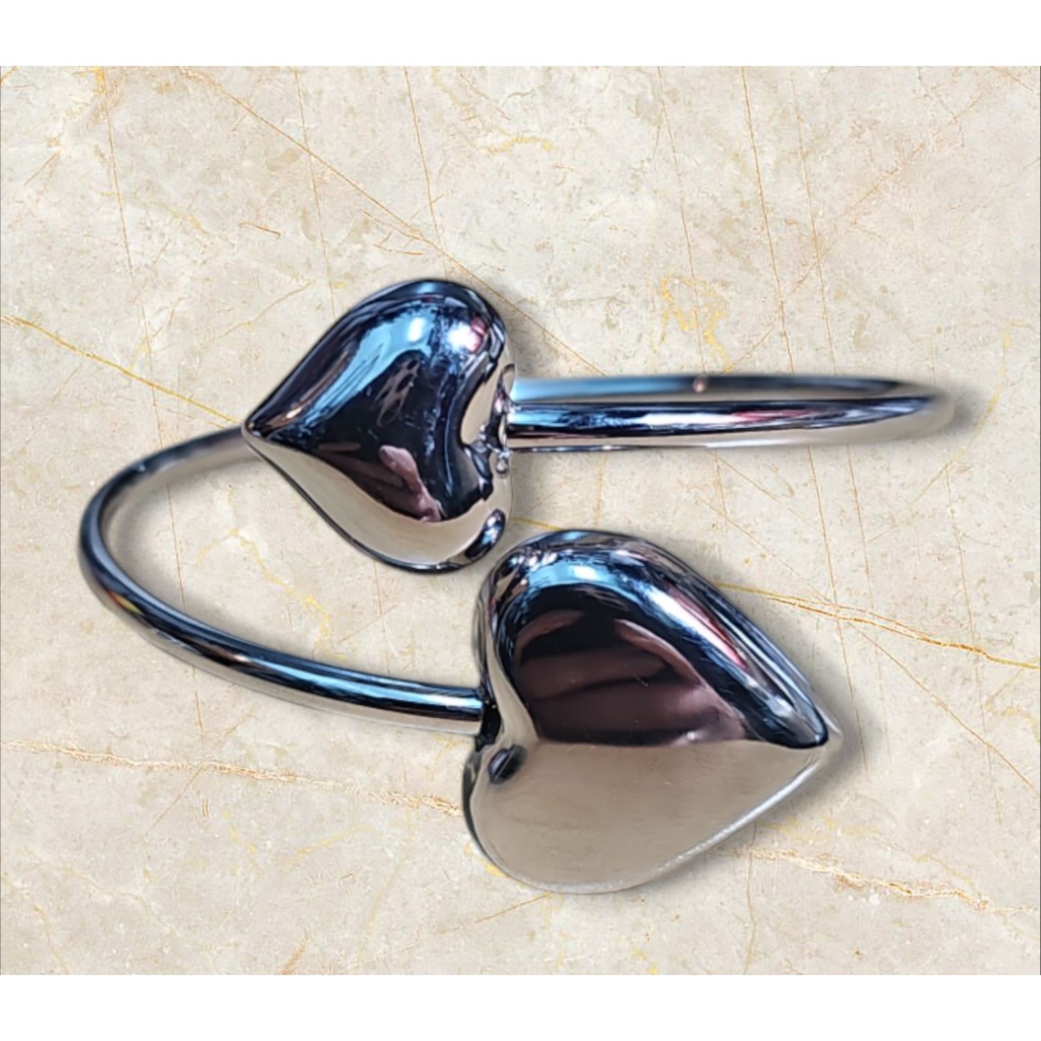 Стоманена гривна със сърца Стоманена гривна със сърца