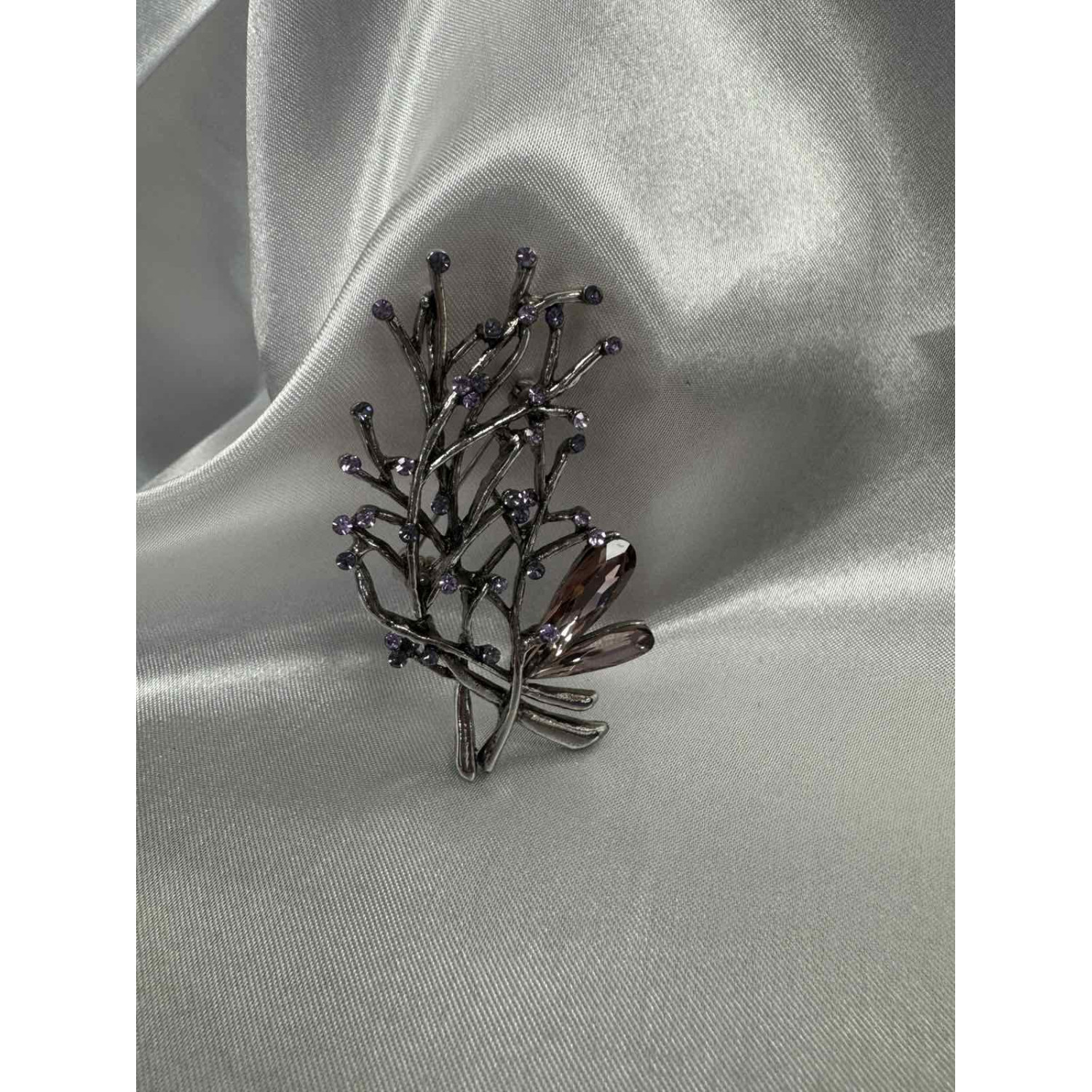 Елегантна брошка с фин акцент с впечатляващ блясък-9314 Елегантна брошка с фин акцент с впечатляващ блясък-9314