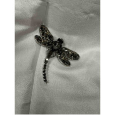Елегантна брошка с фин акцент с впечатляващ блясък-9308