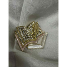 Елегантна брошка с фин акцент с впечатляващ блясък-9307