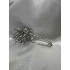 Елегантна брошка с фин акцент с впечатляващ блясък-9312