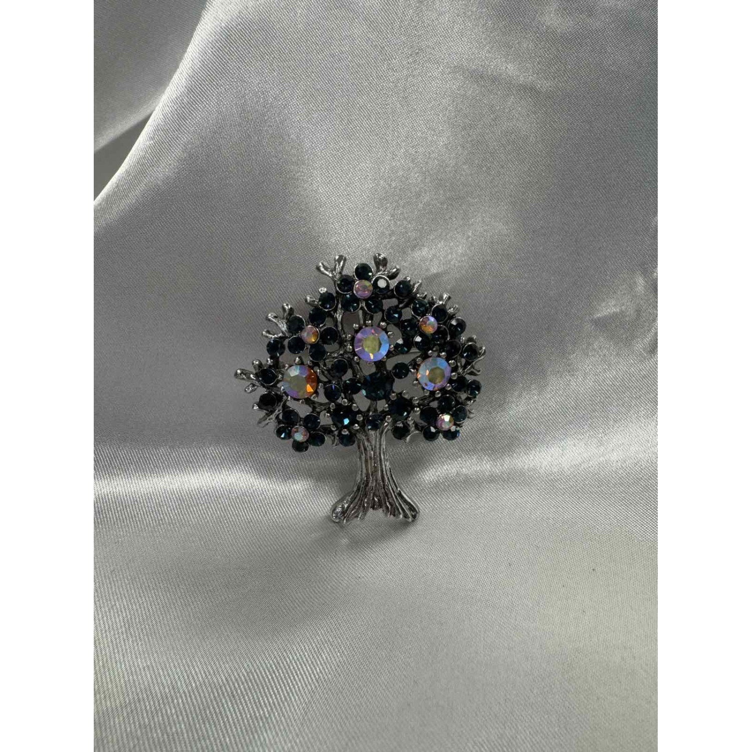 Елегантна брошка с фин акцент с впечатляващ блясък-9316 Елегантна брошка с фин акцент с впечатляващ блясък-9316