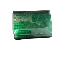Лачено дамско портмоне от естествена кожа в цвят зелен - 8406