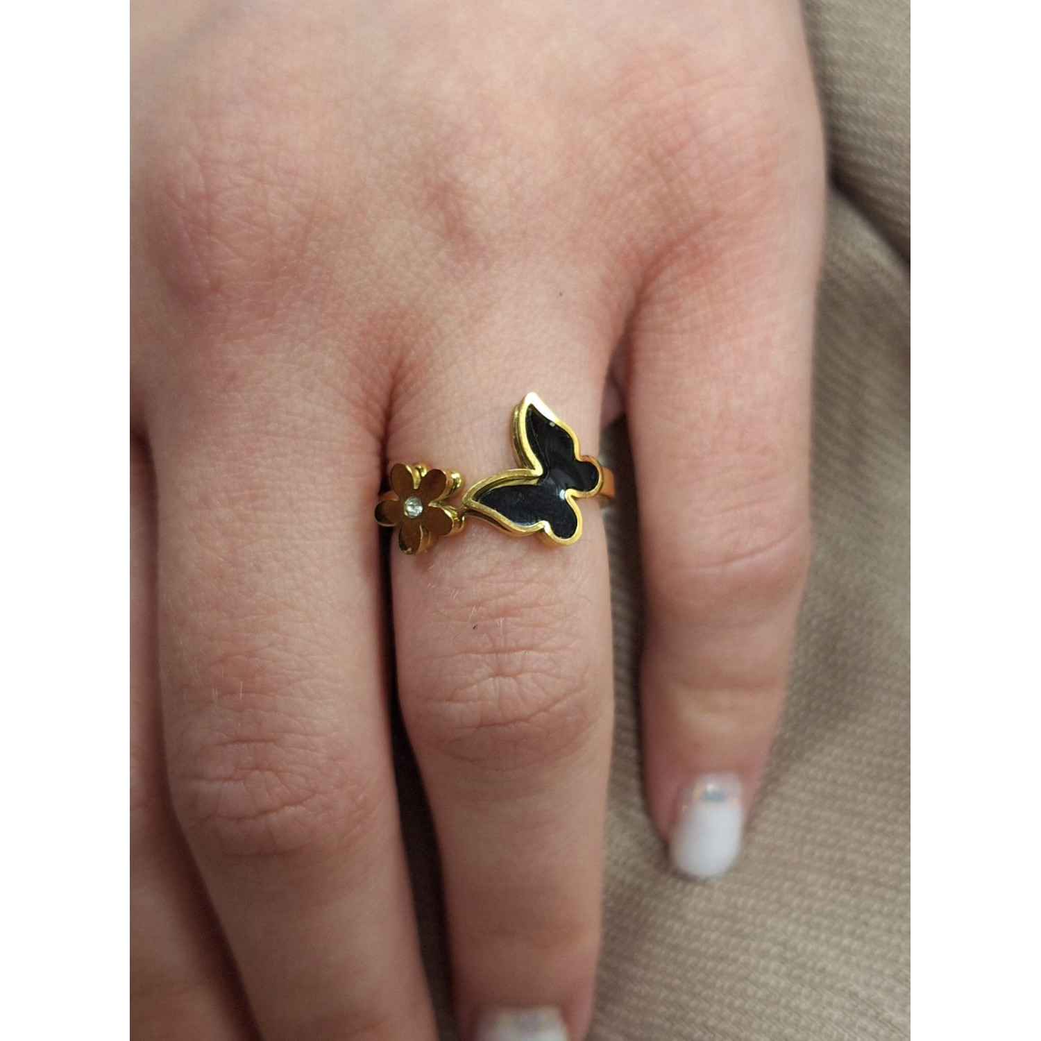 Златист стоманен пръстен с пеперуда и цвете - 9205 Златист стоманен пръстен с пеперуда и цвете - 9205