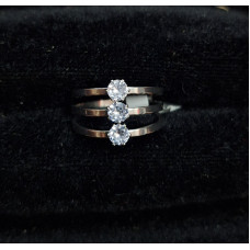 Сребрист стоманен пръстен с три кристала - 9211